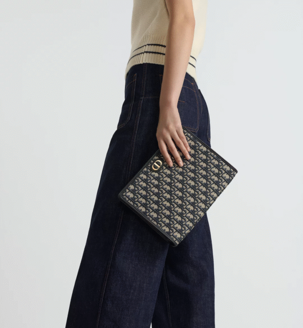 30 Montaigne Dea Pouch