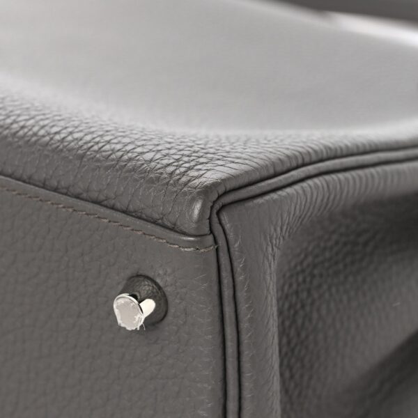 Togo Kelly Retourne 28 Etain